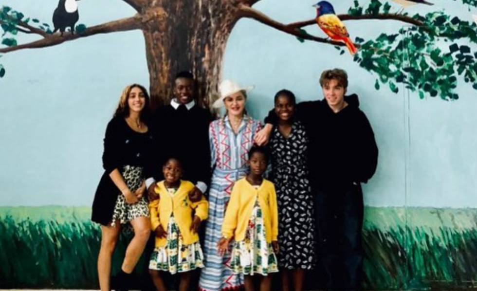 Madonna y sus hijos 