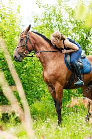 Mujer montando a caballo 