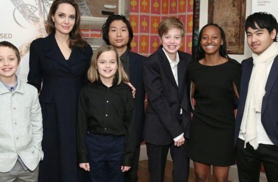 Angelina Jolie con sus hijos