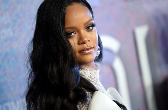 Rihanna dona cinco millones de dólares para combatir el coronavirus.
